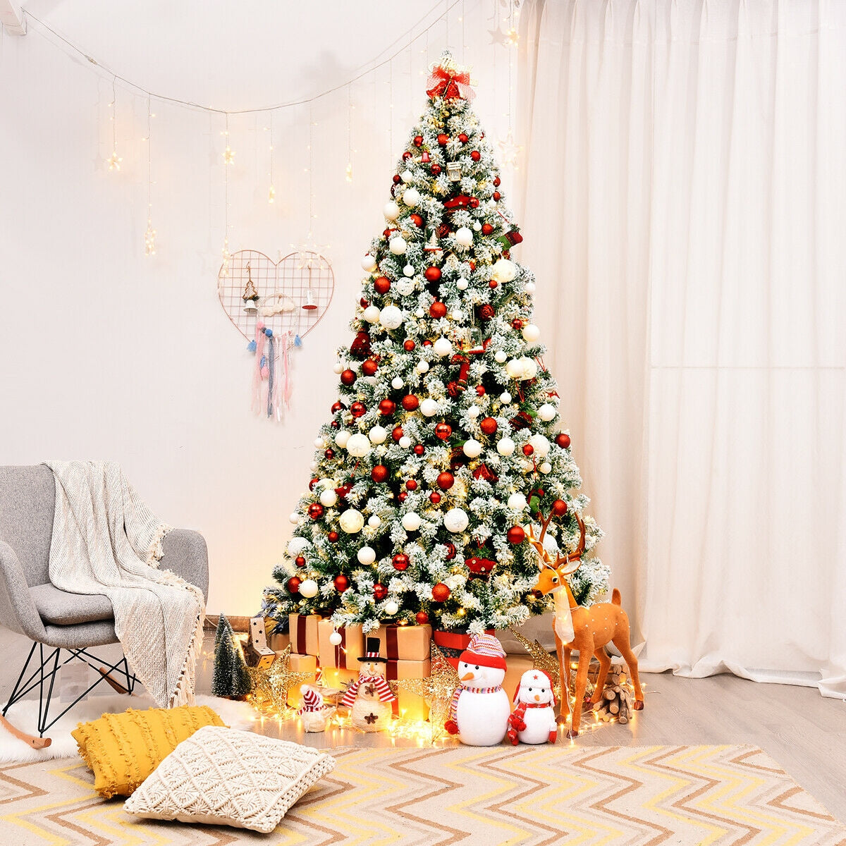 7.5 Feet Pre-Lit Snow Flocked Artificial Christmas Tree with 550 Lights