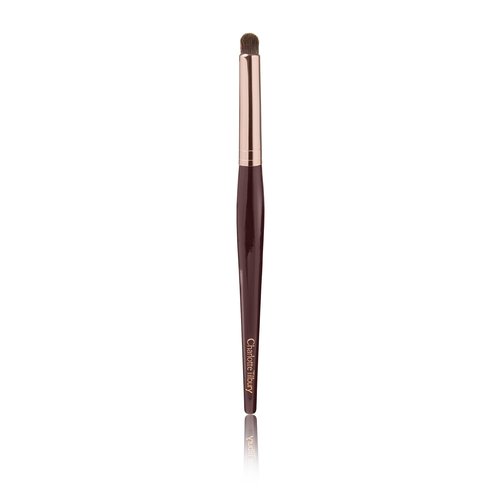 Charlotte Tilbury Eye Smudger Makeup Brush - Rose Gold & Night Crimson Eyeliner Smudge Brush with a Luxurious Wooden Handle - Allows for Precise Application Along Lash Line