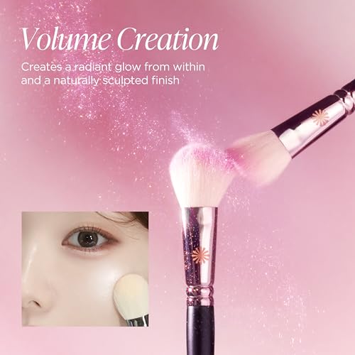Piccasso 116 Highlighter Brush ? Soft Goat Hair Makeup Brush for Face, Ideal for Highlighting Cheekbones, Nose, and Jawline, Fluffy Blush Brush for Natural Glow, Professional Korean Beauty