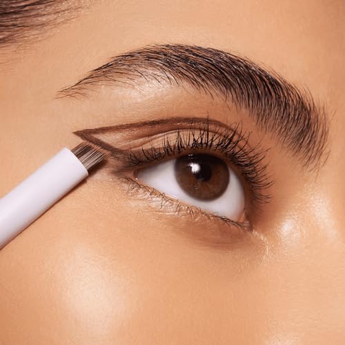 essence | Eyeliner Brush | Angled, Soft Bristles for Precision Gel, Cream, & Powder Eye Makeup | Vegan & Cruelty Free Beauty