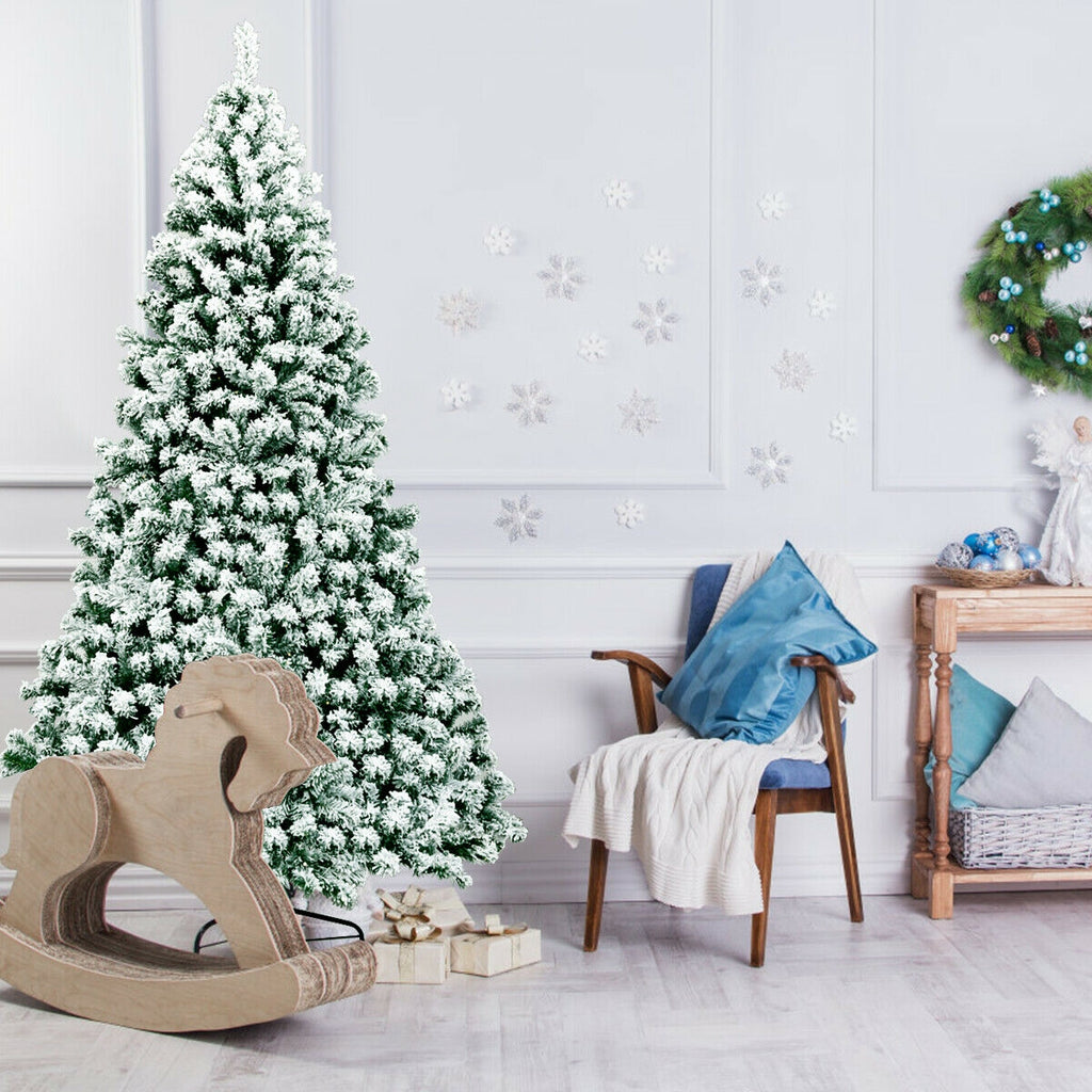 7.5 Feet Pre-Lit Snow Flocked Artificial Christmas Tree with 550 Lights
