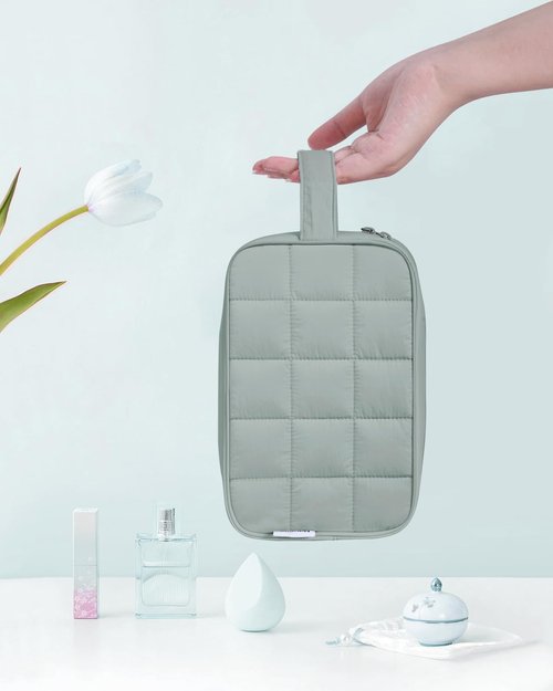 Narwey Quilted Makeup Bag Puffy Make up Bag Cosmetic Bag Organizer, Puffer Travel Toiletry Bag for Traveling Women Girl, Travel Bag for Toiletries, Skincare Medicine Bags (Sage Green)