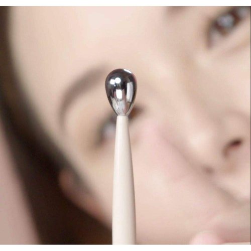 beautyblender Double Sided SHADY LADY All-Over Eyeshadow Makeup Brush & Cooling Roller. Vegan, Cruelty Free and Made in the USA