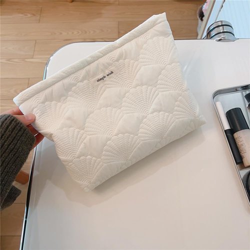 RSRSLEII Quilted Cotton Coquette Makeup bag, Coastal Granddaughter Aesthetic Cosmetic Bag, Cute Seashell Portable Travel Toiletry Pouch (01White)