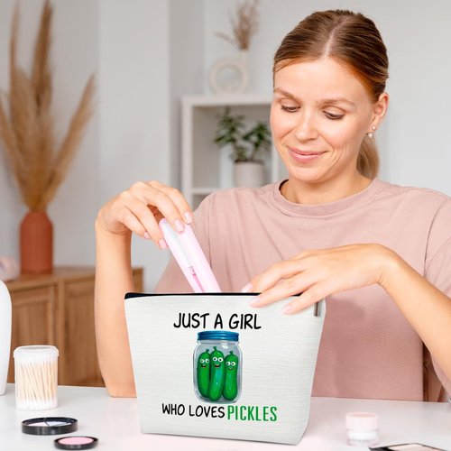 Ythuil Pickles Makeup Bag, Pickle Lovers Gifts Cosmetic Bag for Purse, Gifts for Besties Best Friends Lovers, Just A Girl Who Loves Pickles