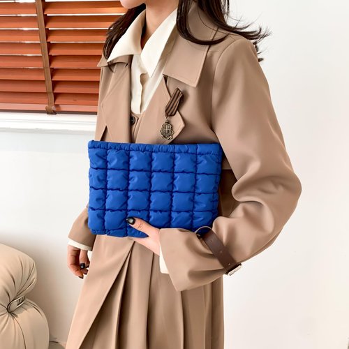 HFLZBRO Puffy Quilted Makeup Bag for Women, Cosmetic Bag, Travel Toiletry Organizer Pouch Clutch (blue)