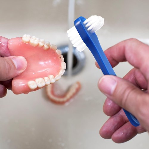 Qinyoung 50 Pcs Denture Brush Individually Dual Headed Firm Hard Bristle Toothbrush Denture Cleaner Brush for Cleaning Dentures, Retainers, False Teeth, Braces