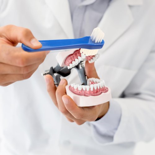 Qinyoung 50 Pcs Denture Brush Individually Dual Headed Firm Hard Bristle Toothbrush Denture Cleaner Brush for Cleaning Dentures, Retainers, False Teeth, Braces