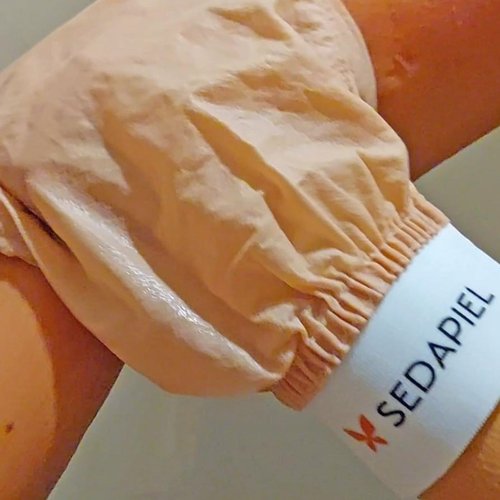 SEDAPIEL Premium Silk Exfoliating Glove