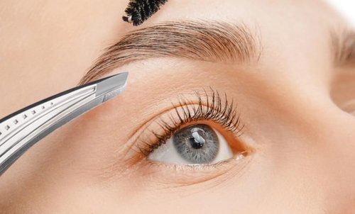 Professional Stainless Steel Slant Tweezers – Elegant Precision Eyebrow Hair Removal Tool for Perfect Shaping, Durable Non-Slip Grip, Comfortable for Home & Salon Use