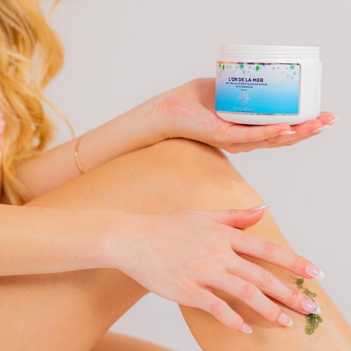 YUNASENCE L'OR DE LA MER Organic Anti Cellulite Body Blaster Scrub with Sea Salt, Seaweed, Lemongrass 13oz Smoothing Exfoliating Moisturizing Skin Massage Treatment.