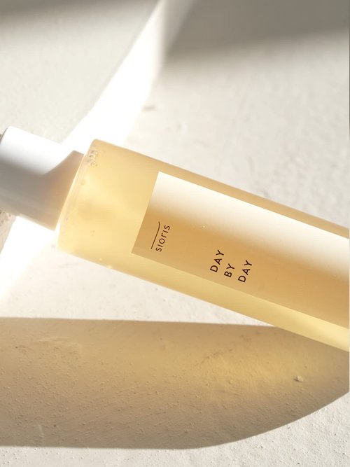 SIORIS day by day cleansing gel 5.07fl.oz, organic citrus water and sugar beet, remove makeup residue with 5.64ph formula and hydrating cleansing gel for sensitive skin