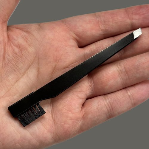 1pc Tweezer & Brush Combo Grooming Tool for Men & Women - Tweezing Eyebrows DIY Professional Makeup Artists Travel Purse Makeup Bag Essential 2 in 1 tweezers – Tweezer on One End, Brush on Other End