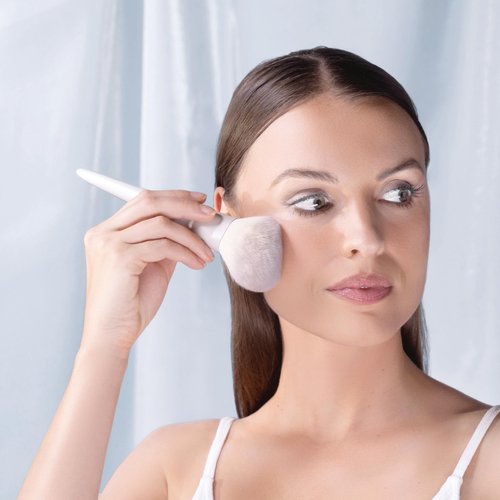 Snow Fox Skincare Fox Tail Loose Powder Brush for Fast Powder Application