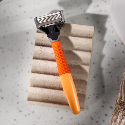 Harry's Original Shaving Kit for Men - Razor Handle, 15 Razor Blade Refills, and Travel Blade Cover - German Engineered - Orange