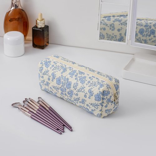 WHHJM Cute Floral Makeup Brush Bag Small Cotton Quilted Cosmetic Bag for Women Travel Toiletry Zipper Make Up Pouch (Blue Floral)