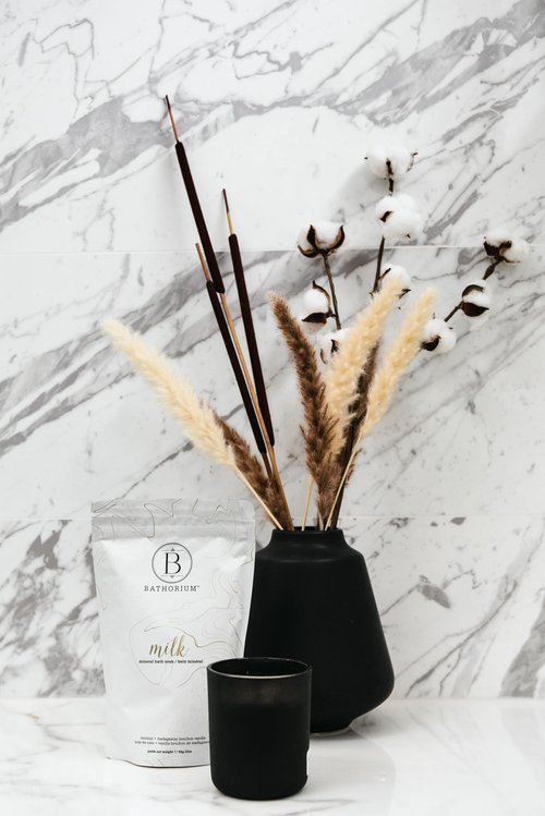 Bathorium Milk Mineral Bath Soak, Made with Coconut, Dead Sea Salt & Vanilla Bean CO2, Ideal for Hydration, pH Balanced Coconut Scented Bath Soak for Women, Approximately 5 Baths, 23 oz