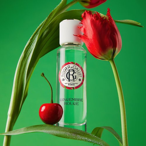Roger & Gallet Energizing Wellbeing Fragrant Water - Natural Ginger & Berry Scented Perfume for Women - Body Mist - Body Spray for Women - 100ml |Gingembre Rouge