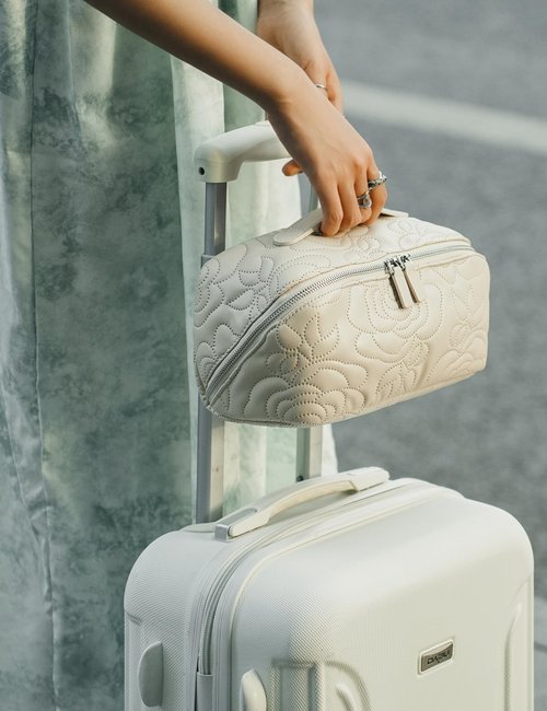 Popvibe Open Flat Makeup Bag Travel Cosmetic Case for Women, Large Capacity Toiletry Travel Bag with Zipper, Portable Aesthetic Floral Make Up Organizer Pouch for Toiletries Makeup Brush, Cream Medium