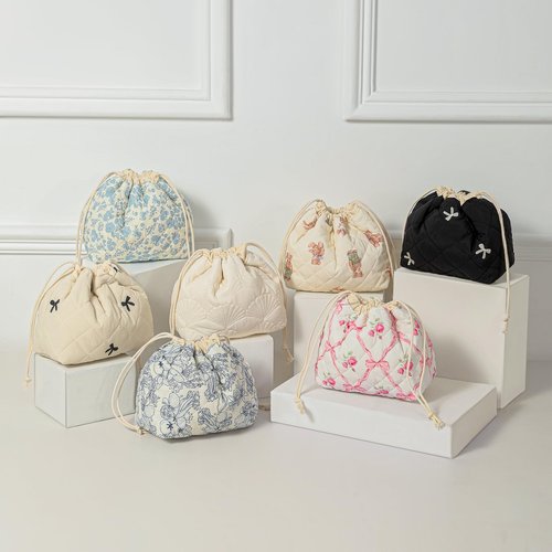 RSRSLEII Small Cotton Quilted Drawstring Makeup Bag, Cute Coquette Drawstring Cosmetic Bag with Canvas Lining, Aesthetic Travel Organized Toiletry Bags for Purse (Drawstring Pinkbows)