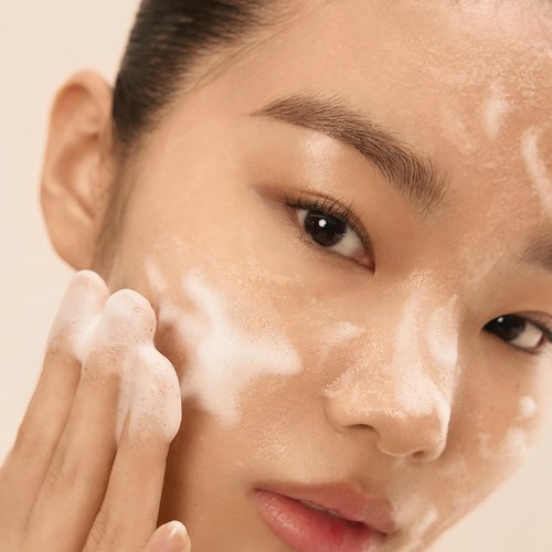 Sulwhasoo Gentle Cleansing Foam Mini: Nutrient-rich Lather for Skin Comforting Pore Cleansing