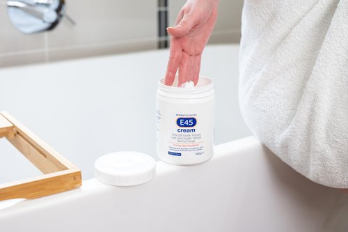 E45 Moisturiser, Body, Face And Hand Cream For Dry, Flaky Skin, Suitable For Eczema, Dry Psoriasis, Sunburn, 500g Tub