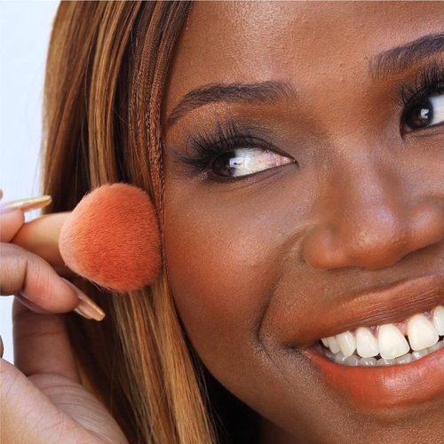 Round Blush Brush - The Good Mineral | Intense Color Application