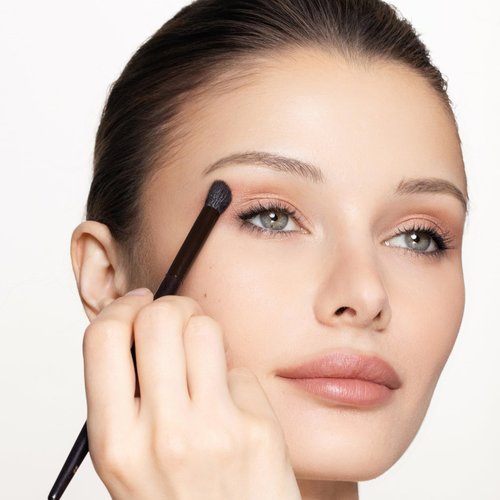 Trish McEvoy Brush 23 Angled Crease Contour