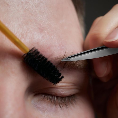 DUROX Round-Tip Tweezers — Gentle Chin & Facial Hair Removal for Women. Precision tweezers with small rounded/blunt tips for safe brow shaping and chin hair removal. Made of Stainless Steel