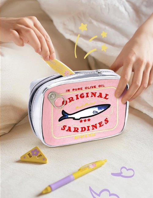 Cessfle Canned Sardines Makeup Bag, Funny Sardine Tin Fish Cosmetic Bag, Creative Cute Makeup Bag Kawaii Pencil Case Pouch, Coquette Make up Pouch for Women
