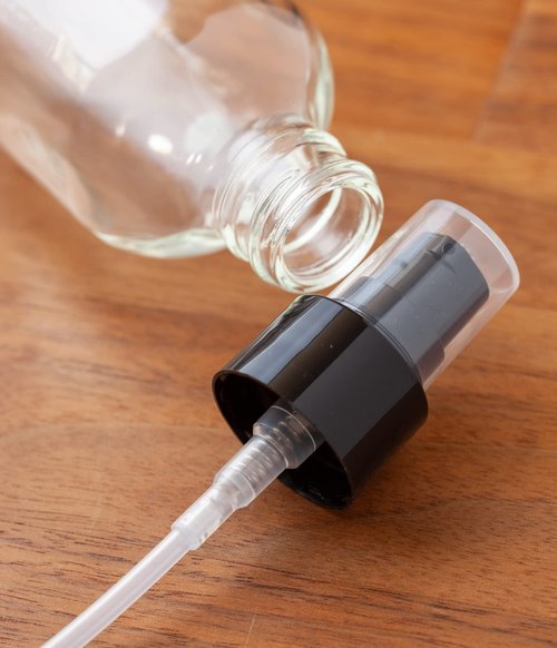 JUVITUS 4 oz Clear Glass Boston Round Bottle with Black Treatment Pump (12 Pack) + Funnel