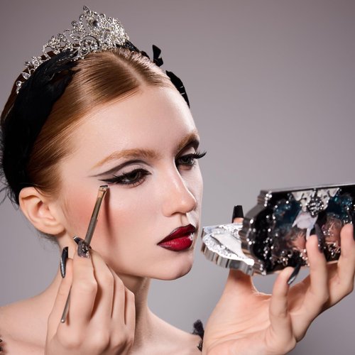 Flower Knows Swan Ballet Six-Color Makeup Palette,Black Red Eyeshadow with 4 Matte + 2 Shimmer Shades,Blendable Smooth Cute Eye Makeup,0.23 Oz(02 Black Swan)