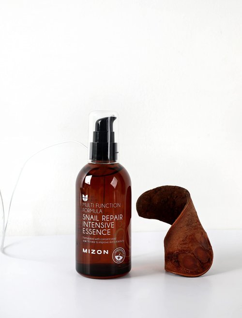 MIZON Snail Repair Intensive Essence Snail Mucin Adenosine Hyaluronic Acid Centella Asiatica Improves Skin Fine Line Treatment Smooth Skin Korean Skincare (3.38 fl oz)