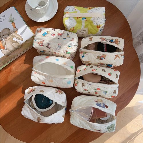 uekeboag Cute Small Quilted Cotton Makeup Pouch for Women and girls,Coquette Quilted Toiletry Bag,Animal Coquette Mini Bag, Kawaii Travel Cosmetic Bags(01Little Bear)