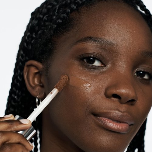Clinique Beyond Perfecting Lightweight Liquid Foundation + Concealer For Dry Combination to Oily Skin Types | Full Coverage + Natural Matte Finish, Breeze, 1 Fl Oz