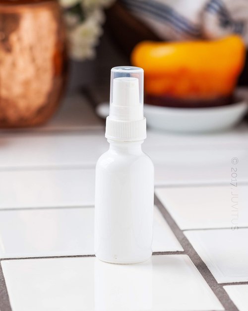 JUVITUS 1 oz High Shine Gloss White Glass Boston Round Bottle with White Treatment Pump (24 pack)