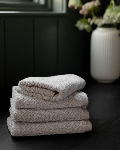 Cozy Earth Nantucket 60% Cotton 40% Viscose from Bamboo Washcloth - 600 GSM Plush & Fast-Drying with Rice Weave Pattern - 4 Pack 20" x 20" Luxury Washcloth - Sand