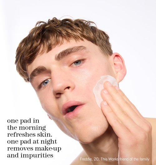 This Works - In Transit No Traces Cleansing Pads, Rosewater & Mint Infused Facial Wipes, Gentle Make-Up Remover (80 pads)