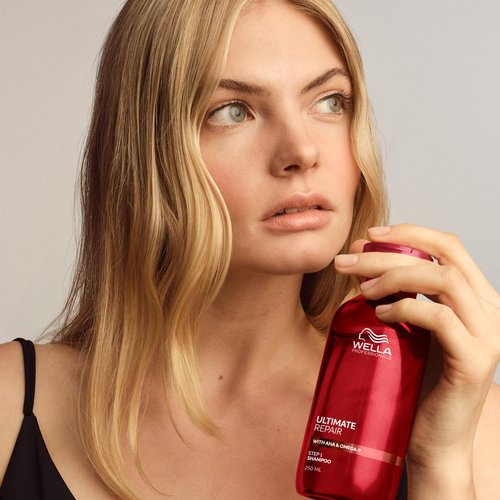 Wella Professionals ULTIMATE REPAIR Shampoo for Damaged Hair | Replenishes and Repairs | 8.4 Fl Oz - Packaging May Vary