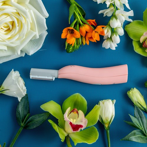 SPA SCIENCES - SIMA Patented Dermaplane Razor for Women Face – Painless 2-in-1 Facial Exfoliation & Peach Fuzz Hair Removal – Anti-Aging – 3 Speeds – Rechargeable – 7 Weeks Treatment
