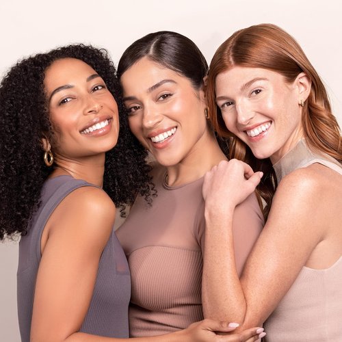 Wander Beauty Nude Illusion Liquid Foundation - Tan - Medium to Full Coverage Foundation - Natural Makeup with Vitamin E & Macadamia - Nude Skin Finish Blurs & Conceals - Travel-Friendly - 1.01 fl oz